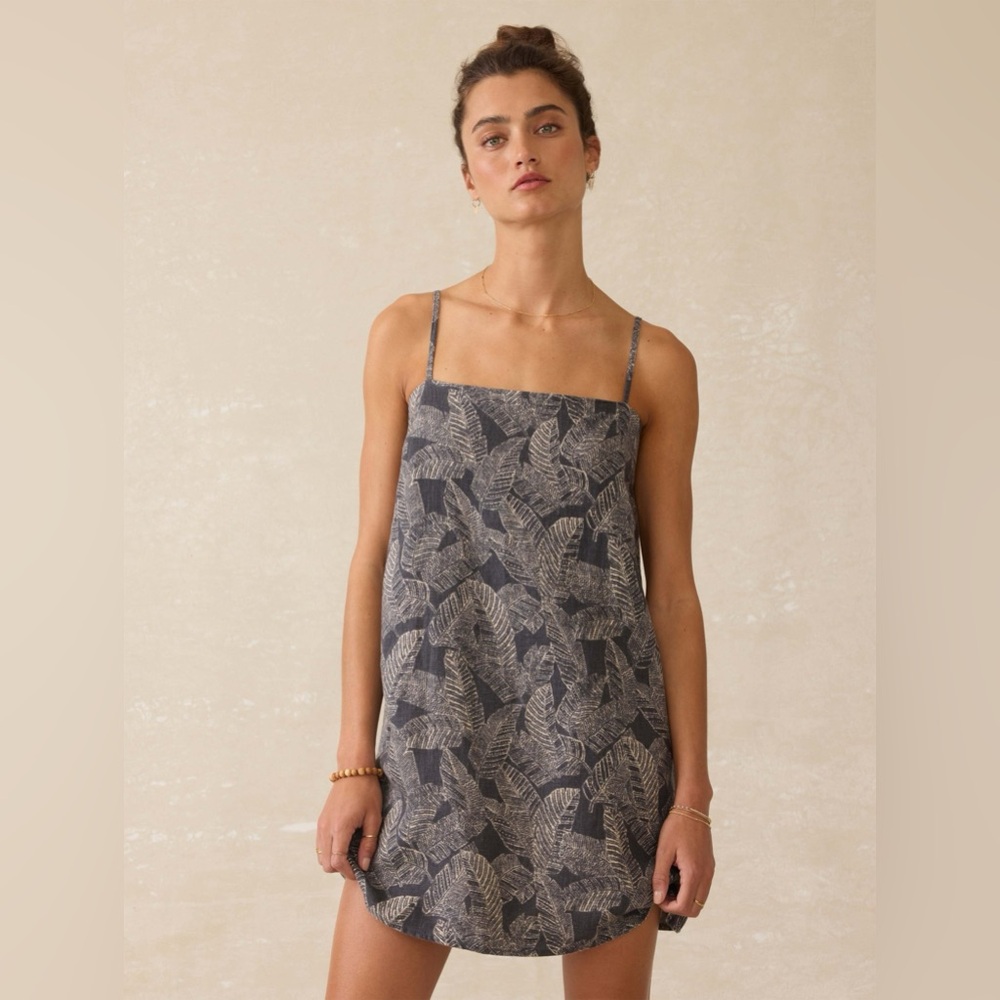 NWT Faherty Byron Bay dress in charcoal banana leaf size Small